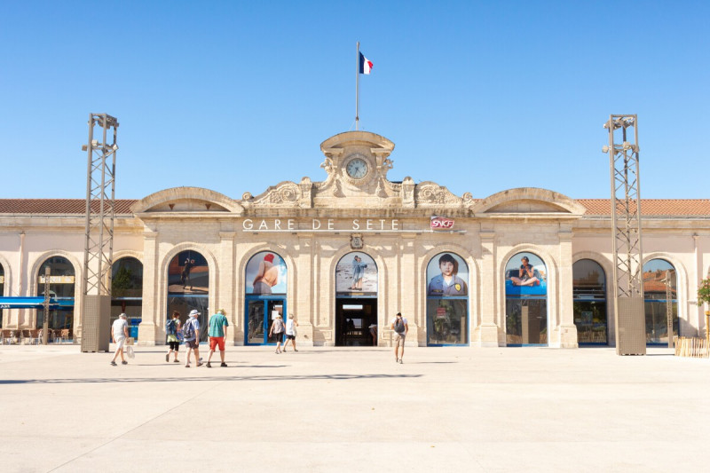 Venir en train et en car