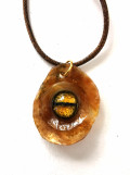 Pendentif nacre de méditerranée et perle de verre