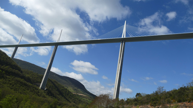 Buscapade-viaduc et barque sur le Tarn