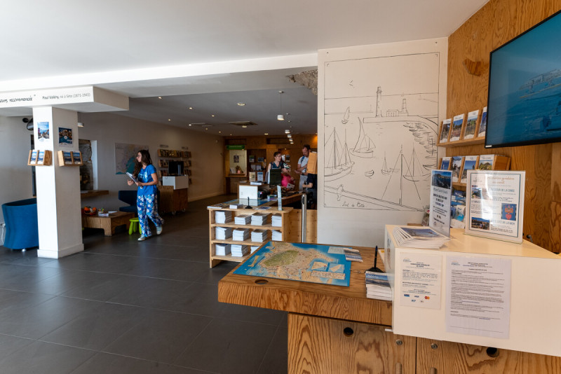 Interieur_bureaux_accueil_Sete-M_RICARD_OT-THAU-30262-1200px
