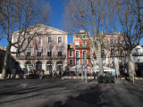Place de la Mairie en plein coeur du centre-ville, à 900m de l'appartement