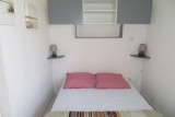Chambre à coucher avec un accès direct à la loggia
