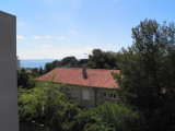 Vue de l'appartement. Un petit bout sur la mer
