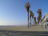 Longue promenade au bord de mer, possible à pieds, en vélo, et en roller