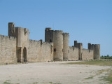 aigues-mortes-walls-01-wikipedia-16394188