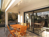 Agréable terrasse de la maison...Idéal pour déjeuner en famille ou entre amis