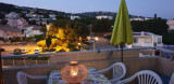 Terrasse en début de soirée, vue sur le Mont Saint-Clair