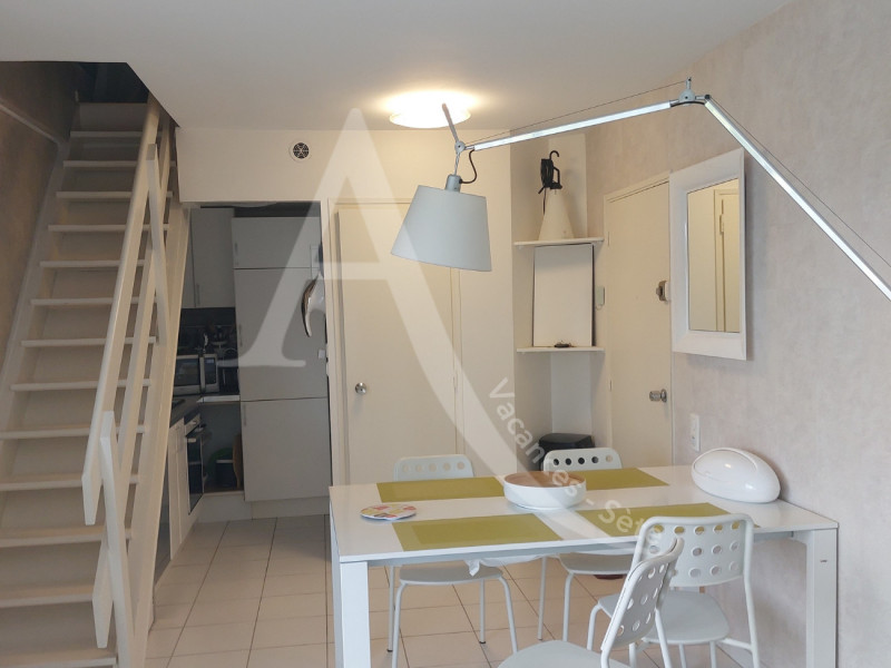 vuecuisineloigneescalier