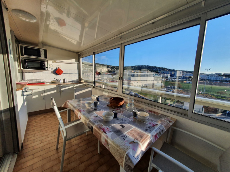 Loggia avec cuisine équipée