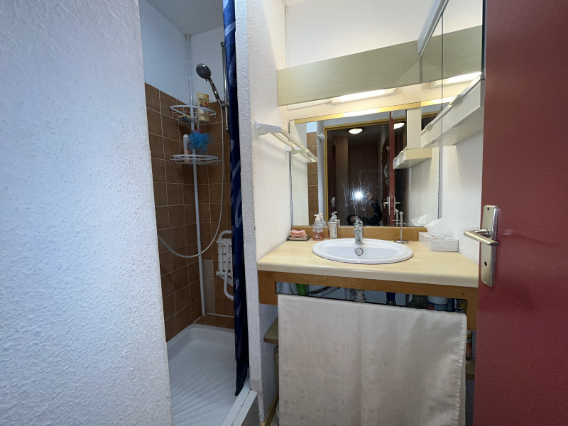 20250929_094057709_iOS