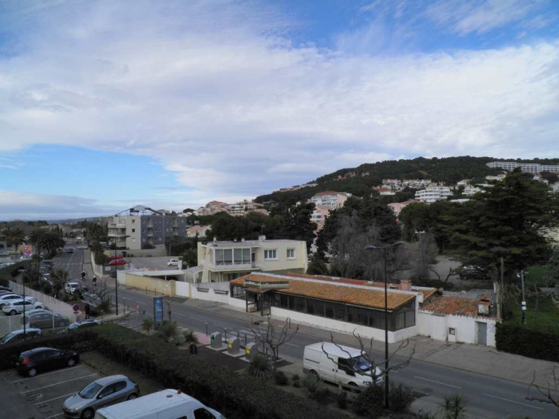 Vue de l'appartement. Nous pouvons apercevoir une partie du Mont Saint-Clair...