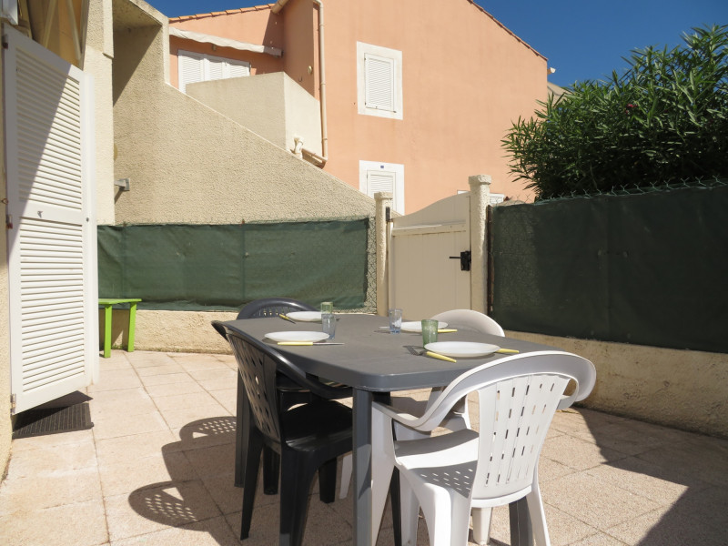 Terrasse, idéal pour déjeuner en famille ou entre amis...
