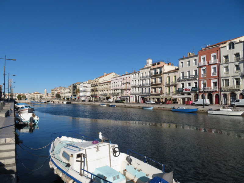 Centre-ville de Sète, à 3.5 km de l'appartement