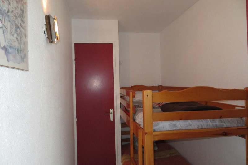 Coin cabine avec deux lits superposés
