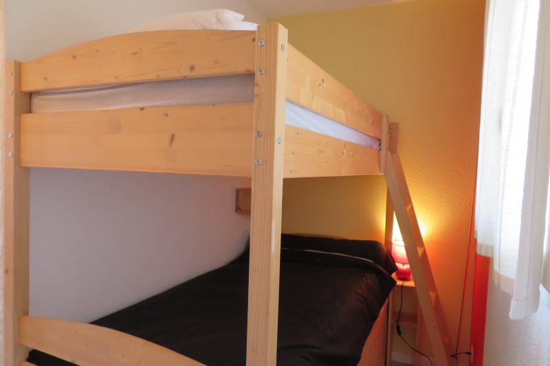 Cabine avec deux lits superposés