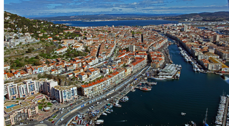 Vue aérienne du centre ville de Sète