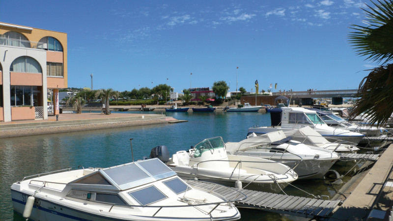 Quartier des Quilles avec ses commodités, à 400 m de l'appartement Quartier des Quilles avec ses commodités, à 400 m de l'appartement