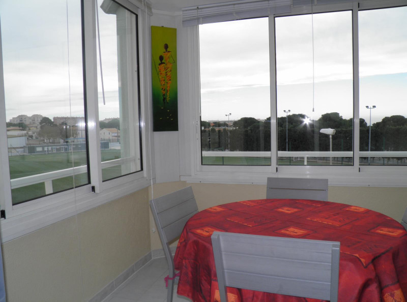 Loggia vitrée, pour déjeuner en famille ou entre amis