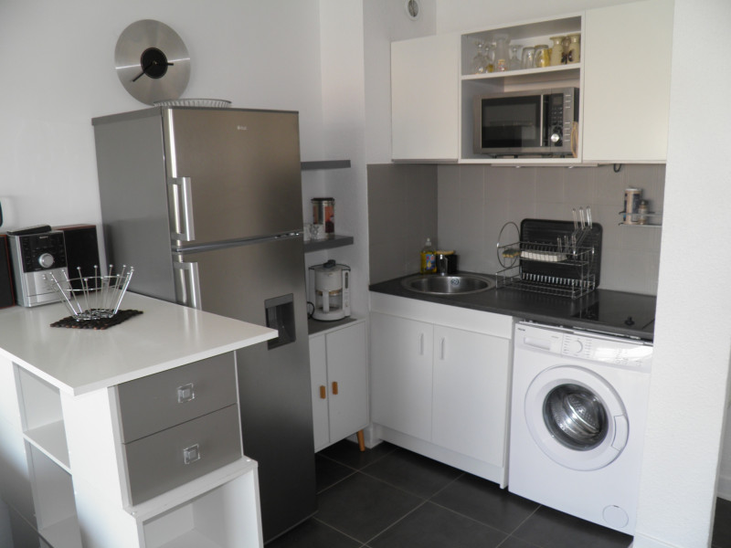 Coin cuisine avec lave-linge
