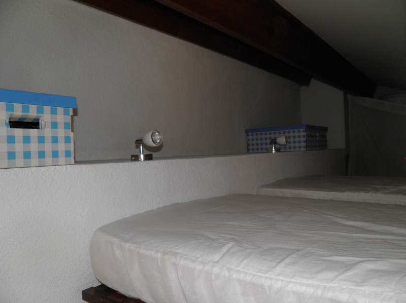 Mezzanine avec deux petits lits Mezzanine avec deux petits lits