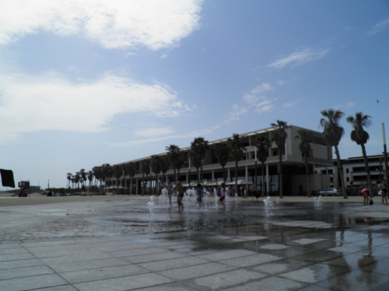 Promenade du Lido, possible à pied, en vélo ou en roller Promenade du Lido, possible à pied, en vélo ou en roller