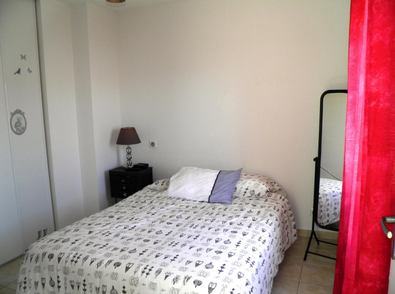 Chambre 1 avec télévision et placard