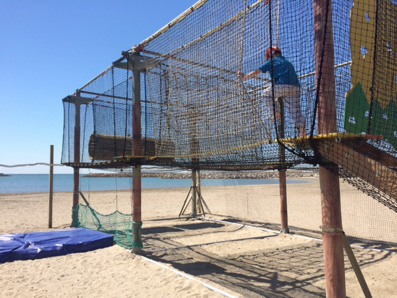 Jeux d'enfants sur sable, à 750 m de l'appartement