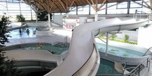Piscine_FONQUERNE_toboggan