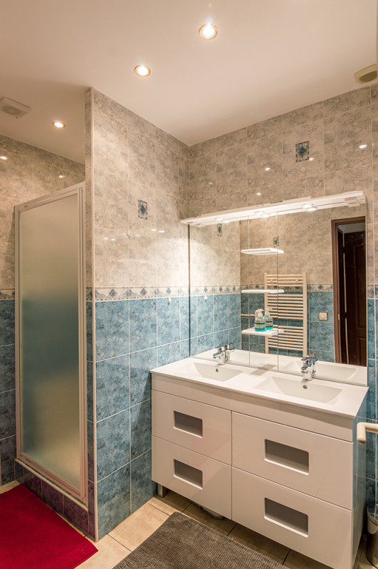 _lv_images__lot_0000000259_08_18484653