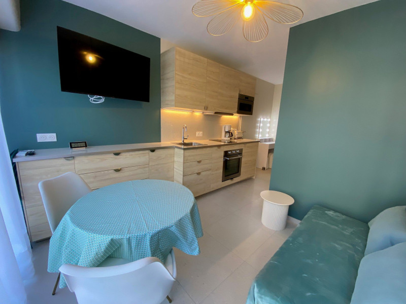 _lv_images__lot_0000000395_03_19092852