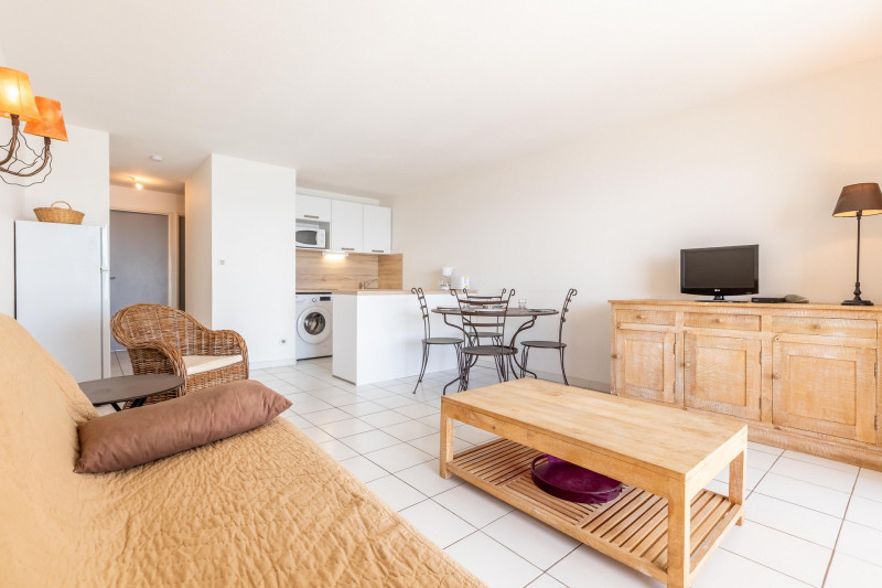 _lv_images__lot_0000002240_04_18340012 _lv_images__lot_0000002240_04_18340012