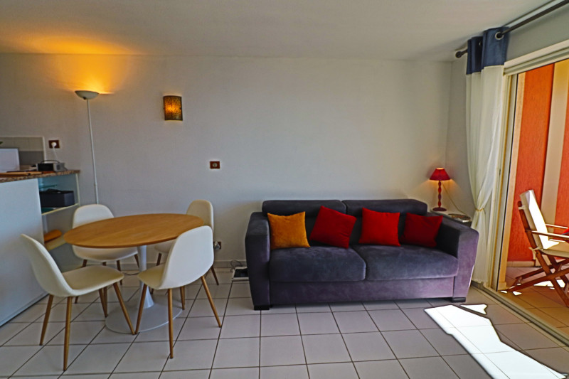 _lv_images__lot_0000002276_03_18518033