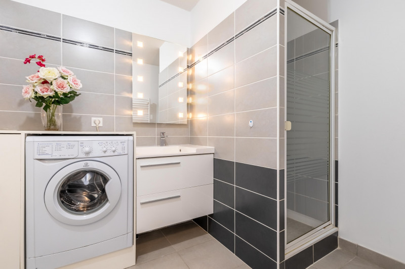 _lv_images__lot_0000002381_08_18881293 _lv_images__lot_0000002381_08_18881293