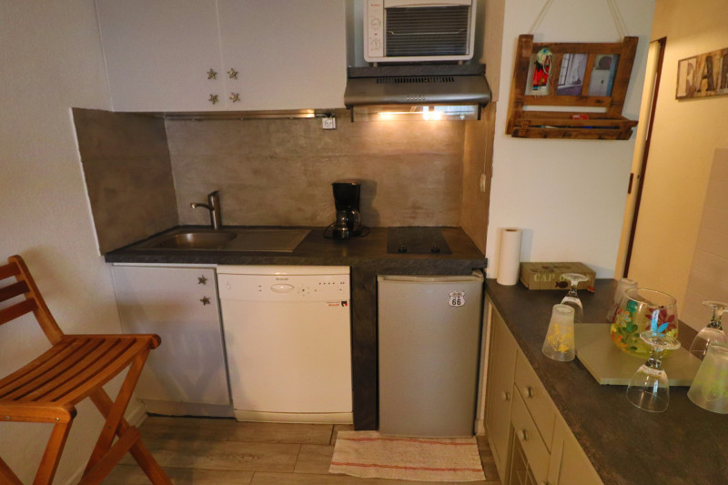 _lv_images__lot_0000002399_05_19160980