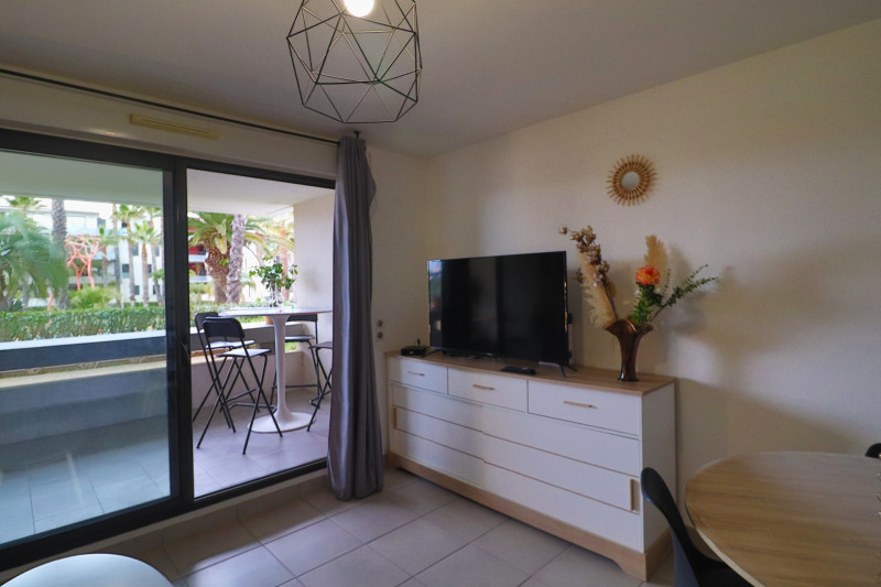 _lv_images__lot_0000002441_01_18756760