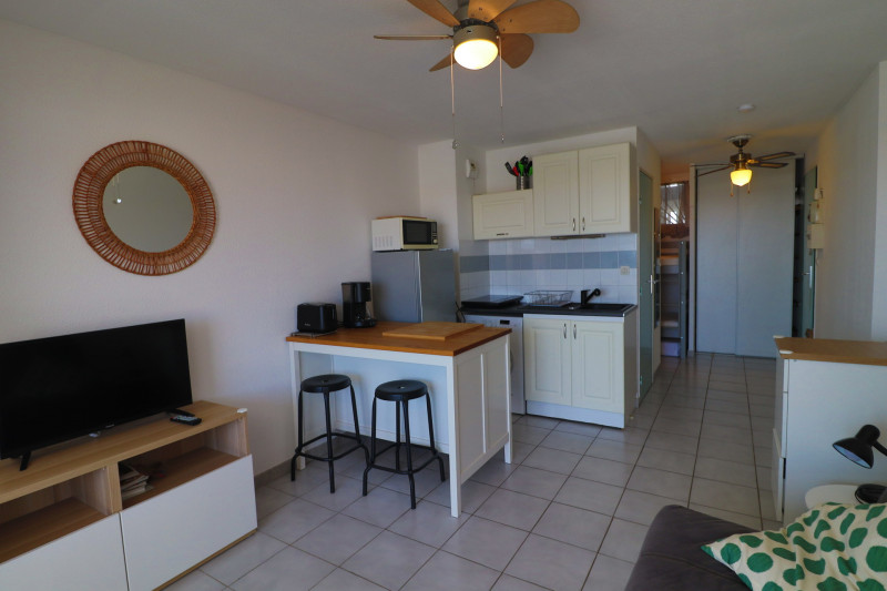 _lv_images__lot_0000002448_03_18093884