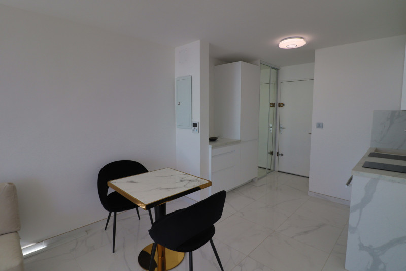 _lv_images__lot_0000002454_05_18459655