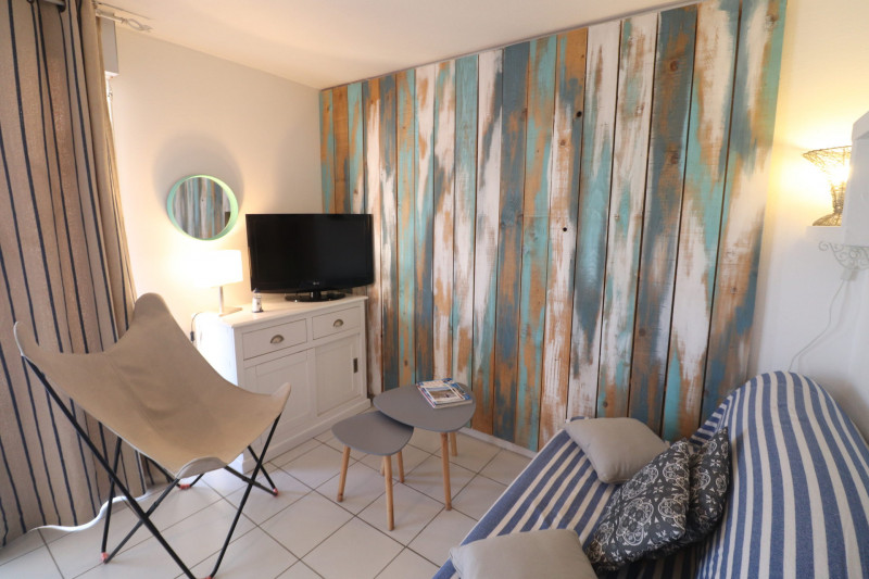 _lv_images__lot_0000002464_04_18613429