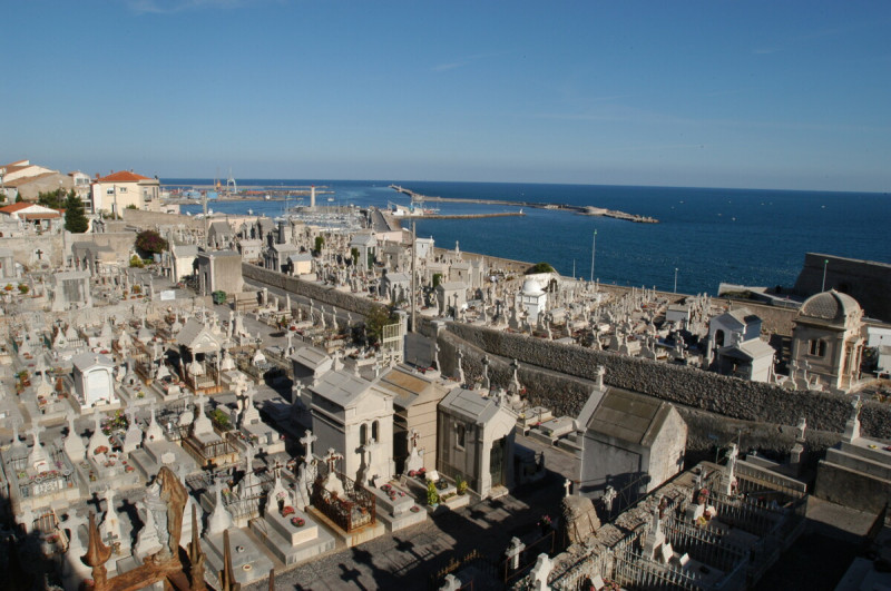 cimetiere-marin-a-medel-ot-thau-6039-1200px-14525761