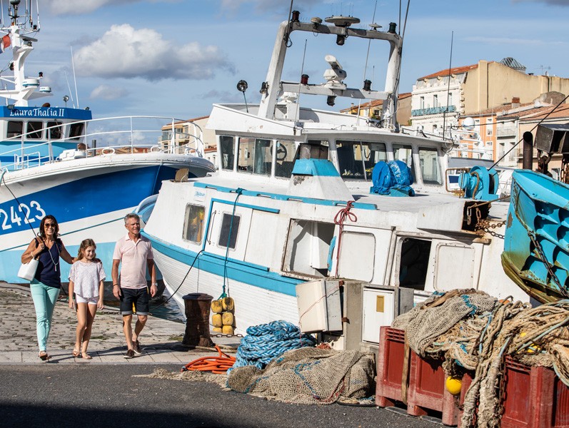 Famille bateaux criee Sete