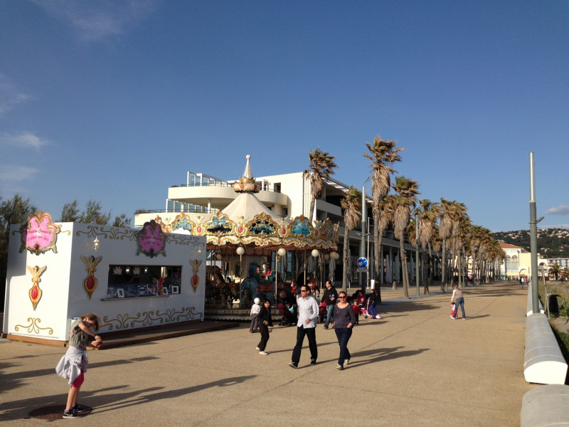 Promenade de Villeroy à 100 m de l'appartement. Très agréable pour se promener le long de la mer