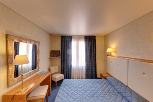 photo-orque-bleue-chambre-patio-mr-cros-453-1-6322