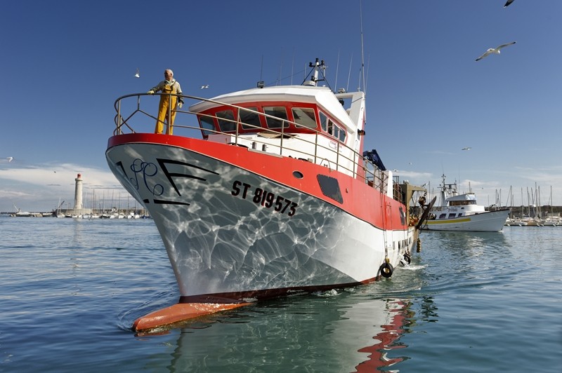 port-bateau-rouge-et-blanc-jp-degas-2014-criee sete 