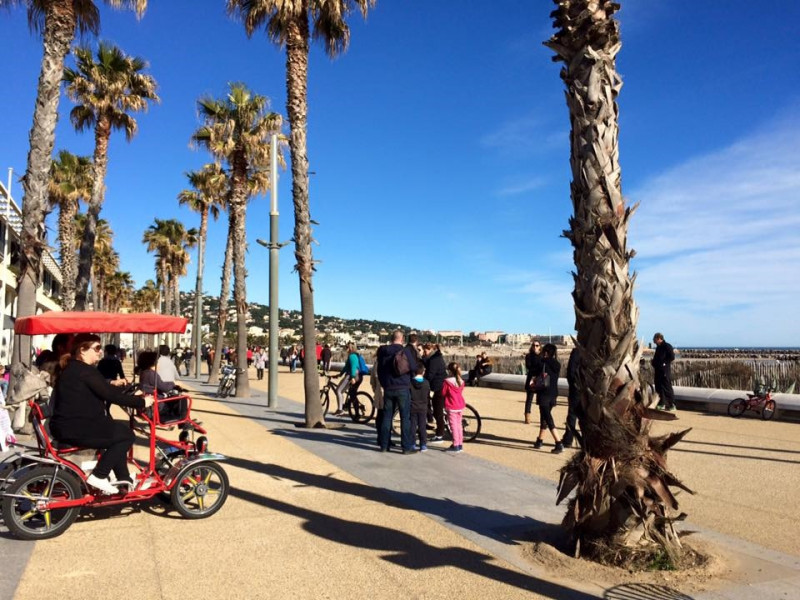 Promenade du Lido très agréable à pied, en vélo ou en roller, à 100 m du logement